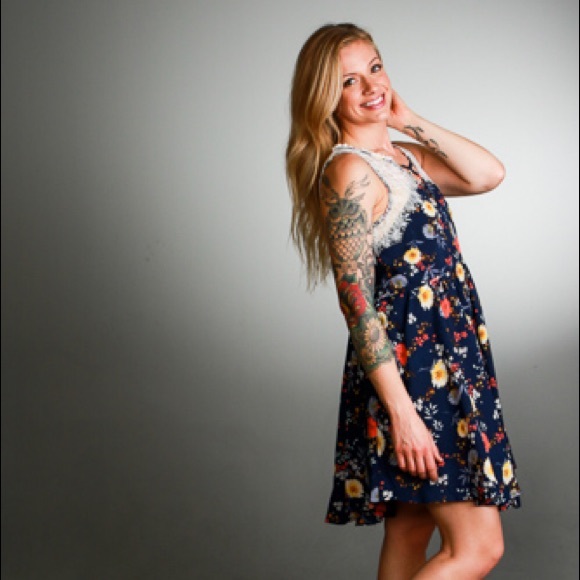 Only 1 Large left!!! Navy with floral dress. - Picture 2 of 8